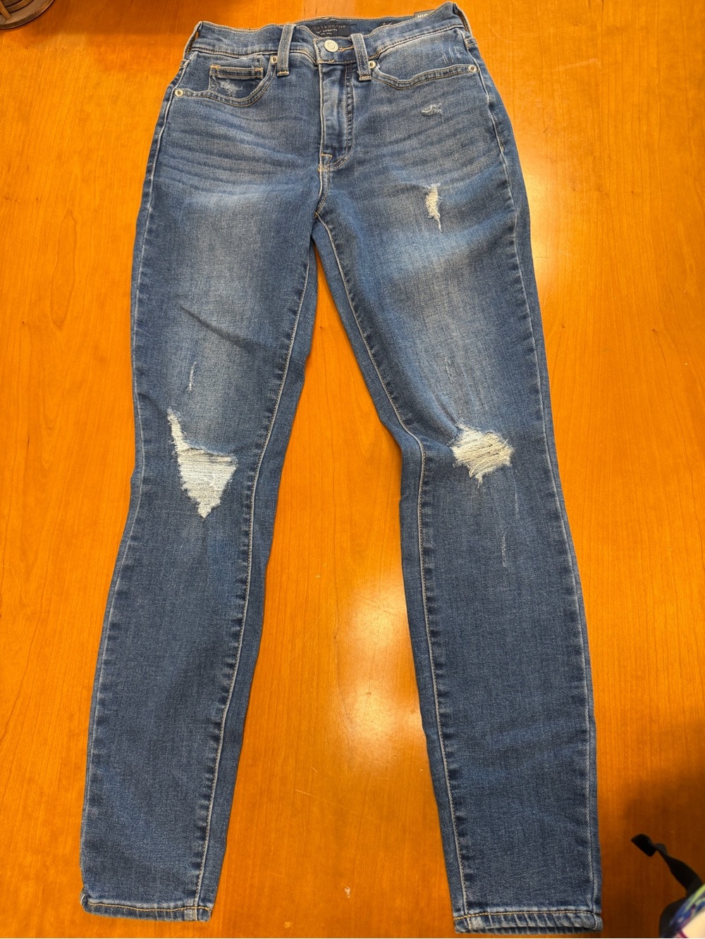 Lucky Brand Distressed Blue Skinny Jeans
Size 25R